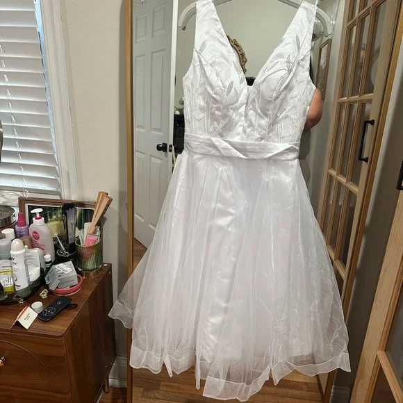 Lulu's Elegant White Wedding Dress - Picture 2 of 4